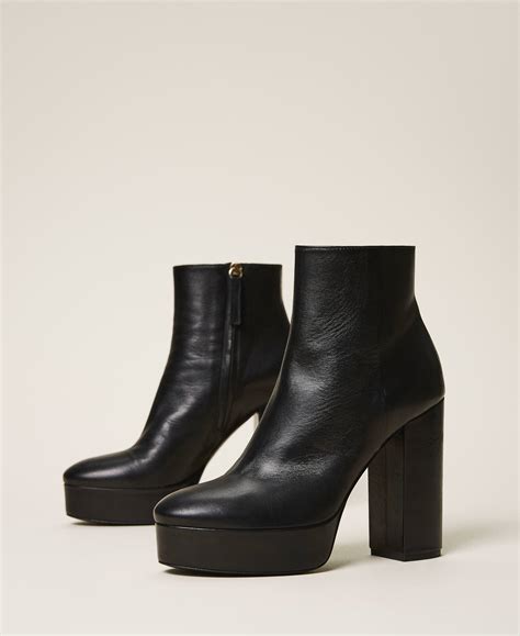 plataforma con suela de botas prada mujer|Botines de piel con plataforma Negro .